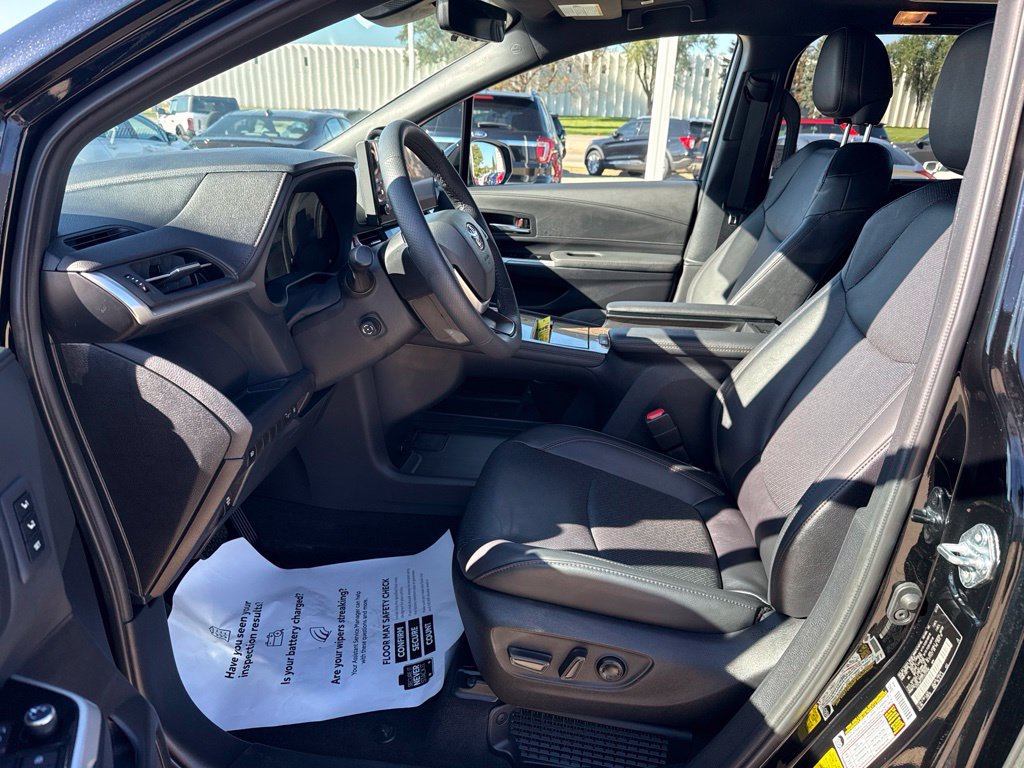 Used 2026 Toyota Sienna Limited AWD/4WD image 7