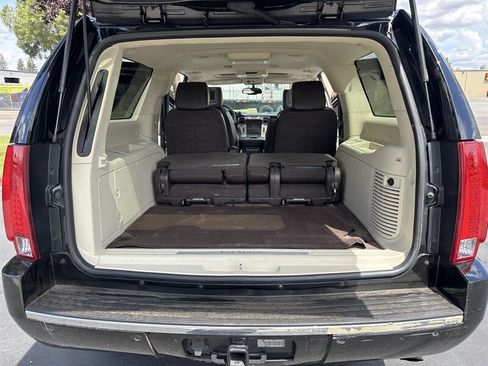 Used 2011 Cadillac Escalade ESV Platinum AWD/4WD image 30
