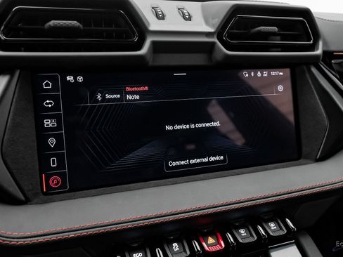 Used 2025 Lamborghini Urus SE AWD/4WD image 82