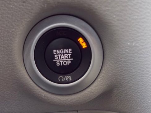 Used 2022 Chrysler Pacifica Touring-L FWD image 29