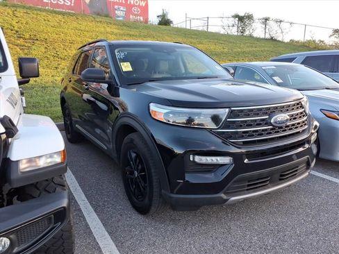 Used 2022 Ford Explorer XLT AWD/4WD image 1