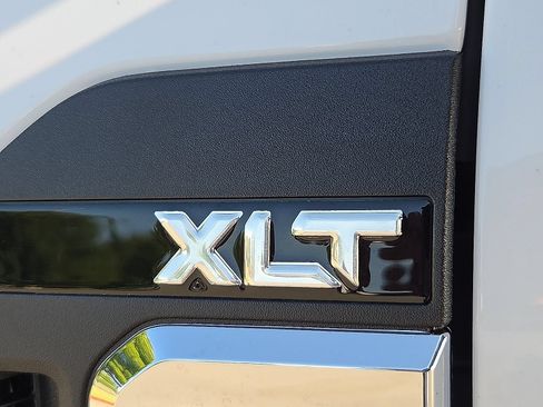 Used 2025 Ford F250 XLT w/ FX4 Off-Road Package AWD/4WD image 9