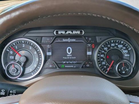 Used 2019 RAM 1500 Laramie AWD/4WD image 10