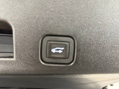 Used 2024 Chevrolet Traverse RS image 10