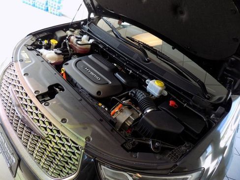 Used 2022 Chrysler Pacifica Touring-L image 37