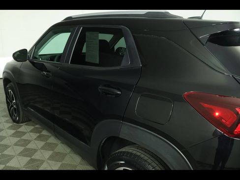 Used 2025 Chevrolet TrailBlazer LT AWD/4WD image 17