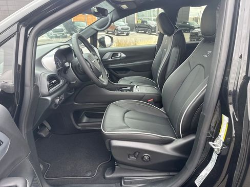New 2026 Chrysler Pacifica Limited AWD/4WD image 24