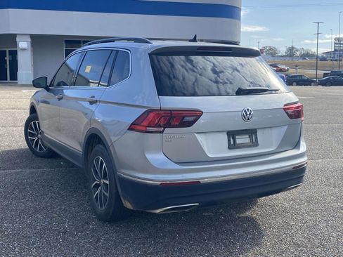 Used 2020 Volkswagen Tiguan SE w/ Panoramic Sunroof Package image 5