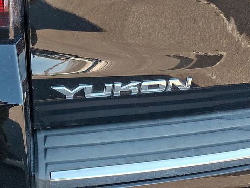 Used 2016 GMC Yukon Denali image 31