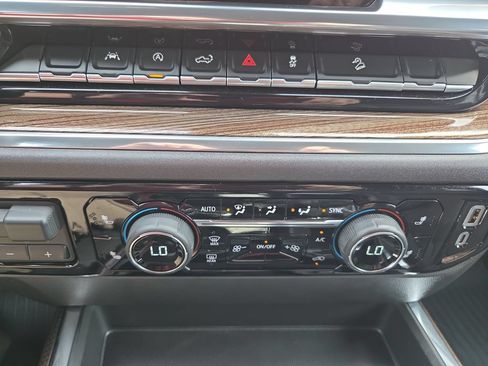 Certified 2024 Chevrolet Silverado 1500 LT Trail Boss w/ Convenience Package II AWD/4WD image 18