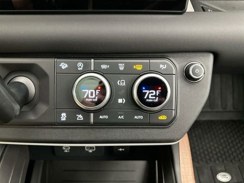 Used 2024 Land Rover Defender 110 X-Dynamic SE AWD/4WD image 25
