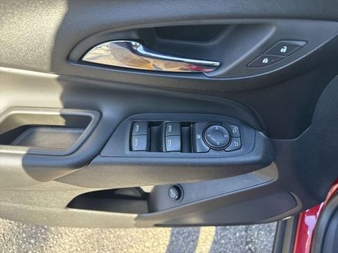 Used 2020 Chevrolet Equinox LT w/ Driver Convenience Package image 27