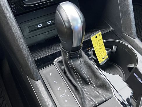 Used 2022 Volkswagen Atlas Cross Sport SEL Premium R-Line image 9