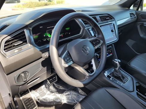 Certified 2023 Volkswagen Tiguan SE R-Line FWD image 12
