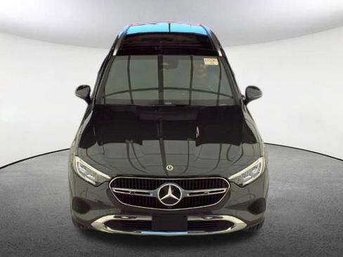 Used 2025 Mercedes-Benz GLC 300 4MATIC image 2