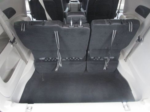 Used 2023 Chrysler Pacifica Touring-L FWD image 21