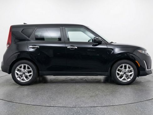 Used 2025 Kia Soul LX w/ LX Technology Package image 11