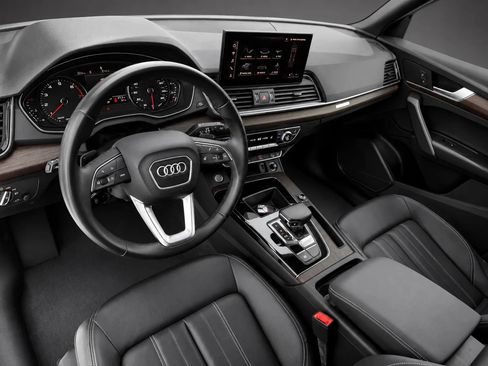 Used 2023 Audi Q5 2.0T Premium w/ Convenience Package AWD/4WD image 9