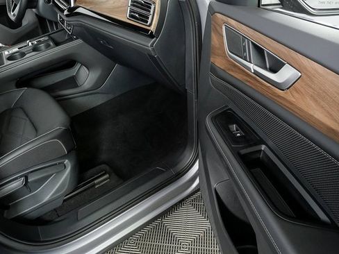 Certified 2025 Volkswagen Atlas SE image 26