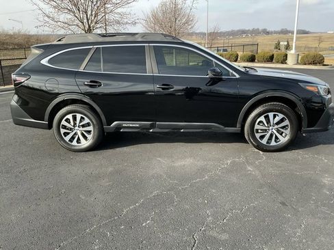 Used 2021 Subaru Outback Premium image 2