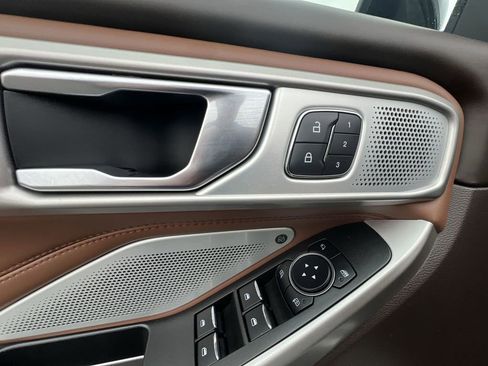 Used 2023 Ford Explorer King Ranch w/ Technology Package image 24