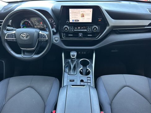 Used 2023 Toyota Highlander LE AWD/4WD image 13