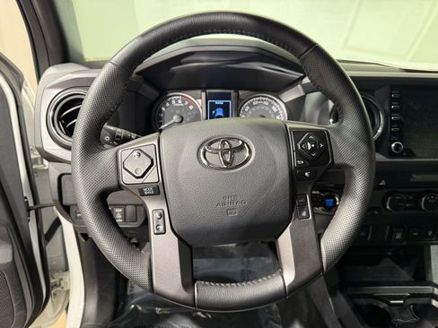 Certified 2023 Toyota Tacoma TRD Off-Road AWD/4WD image 20