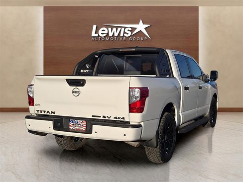 Used 2023 Nissan Titan SV w/ SV Convenience Package image 4