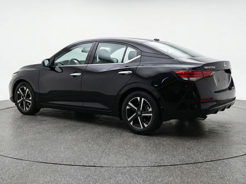 Used 2025 Nissan Sentra SV image 6