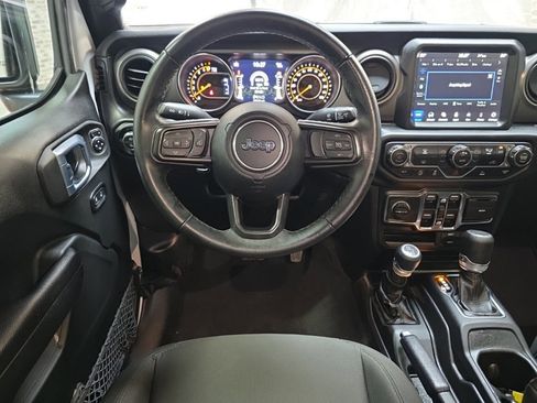 Used 2021 Jeep Gladiator Willys image 16