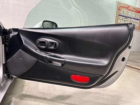 Used 2004 Chevrolet Corvette Z06 w/ Memory Package RWD image 11