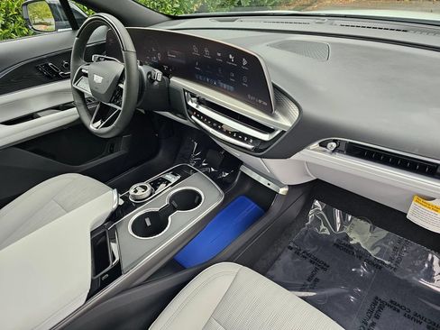 New 2026 Cadillac Lyriq Sport w/ LPO, Floor Liner Package AWD/4WD image 10