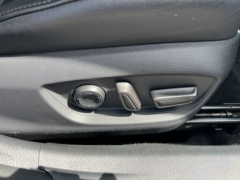 Used 2019 Toyota Avalon Touring FWD image 29