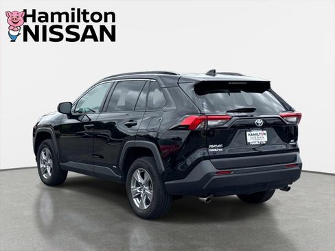 Used 2024 Toyota RAV4 LE AWD/4WD image 4