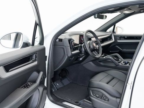 New 2025 Porsche Cayenne image 7