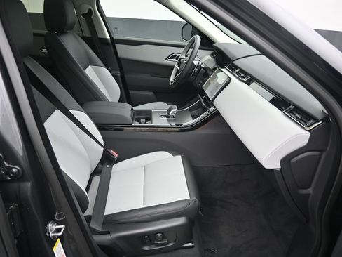Used 2025 Land Rover Range Rover Velar Dynamic SE image 5