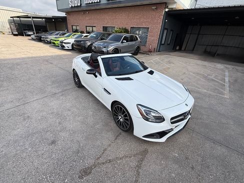 Used 2018 Mercedes-Benz SLC 300 w/ Premium 1 Package image 32