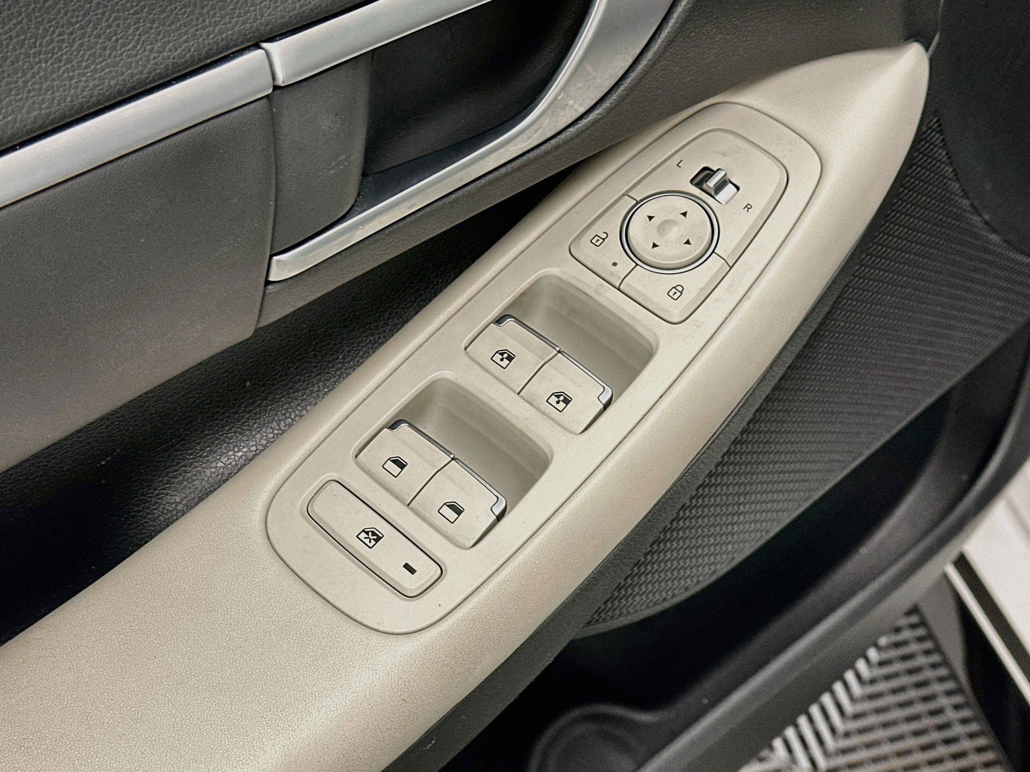 Used 2025 Hyundai Sonata SEL FWD image 15