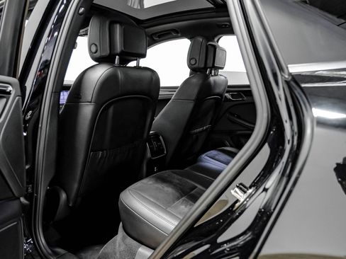 Used 2021 Porsche Macan image 35