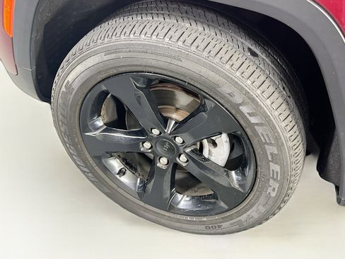 Used 2023 Jeep Grand Cherokee Altitude image 30