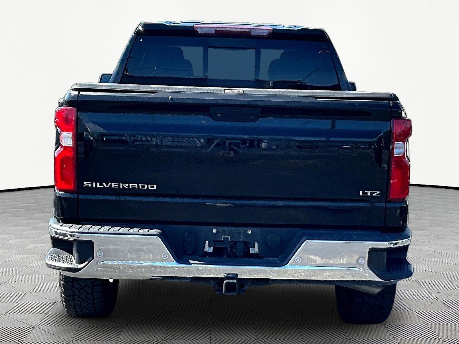 Used 2020 Chevrolet Silverado 1500 LTZ w/ LTZ Plus Package AWD/4WD image 5