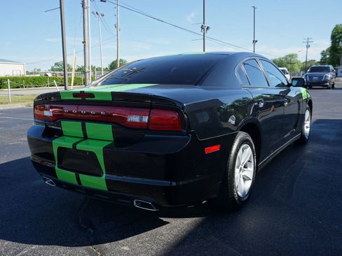 Used 2014 Dodge Charger SE RWD image 5