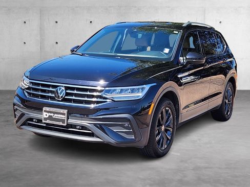 Used 2024 Volkswagen Tiguan SE image 25