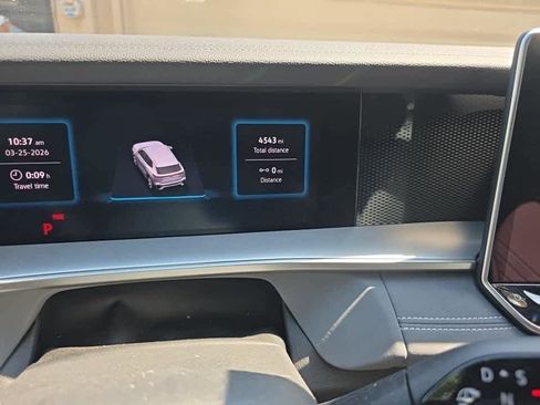 Used 2025 Volkswagen Tiguan SE R-Line image 6