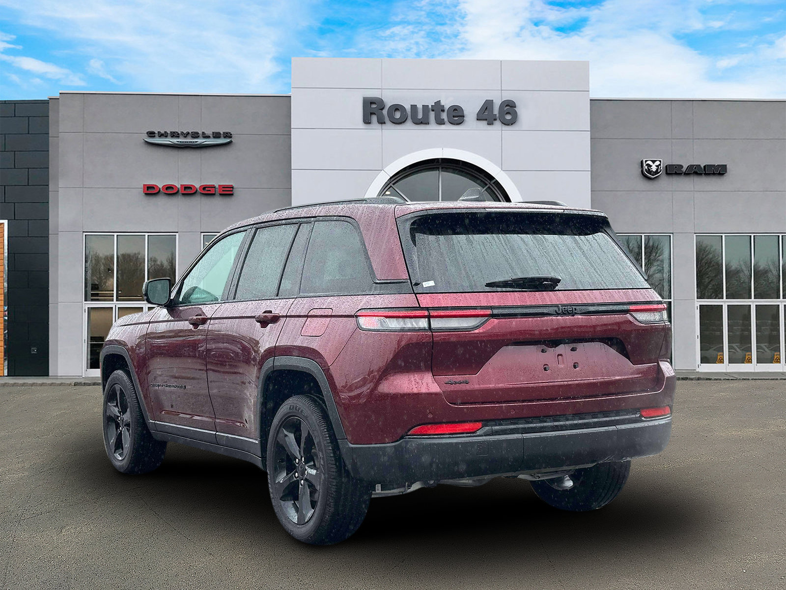Used 2025 Jeep Grand Cherokee Altitude AWD/4WD image 4
