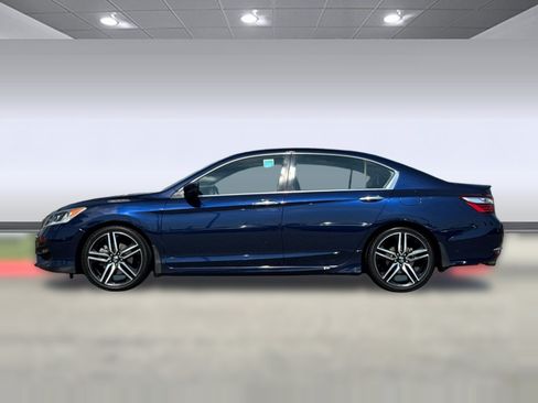 Used 2017 Honda Accord Sport image 2