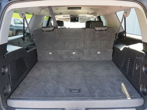 Used 2018 Chevrolet Suburban Premier AWD/4WD image 28