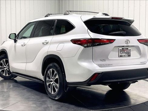 Used 2023 Toyota Highlander XLE AWD/4WD image 12