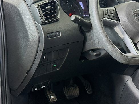 Used 2017 Nissan Rogue Sport SV image 16