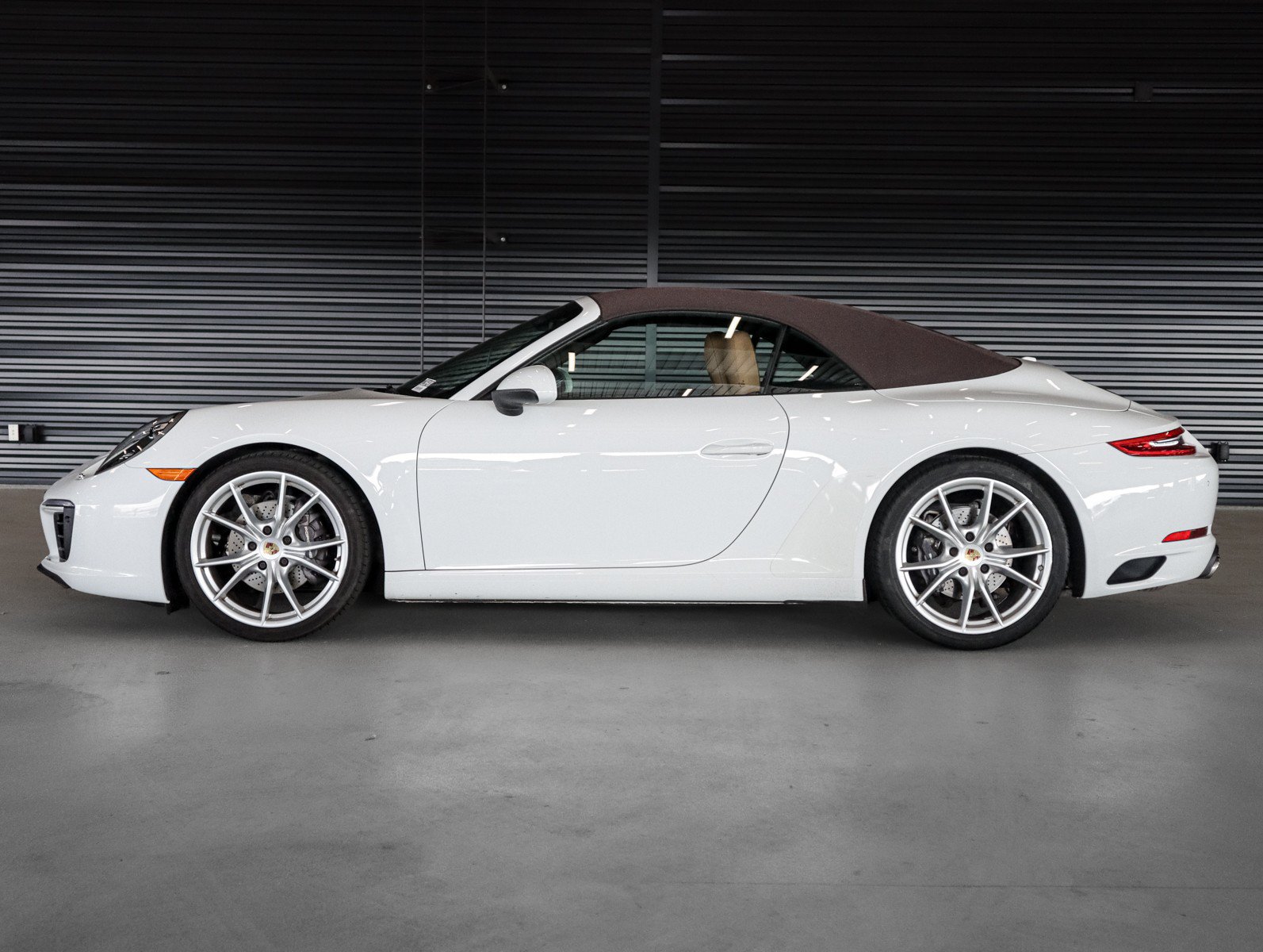 Certified 2017 Porsche 911 Carrera RWD image 2